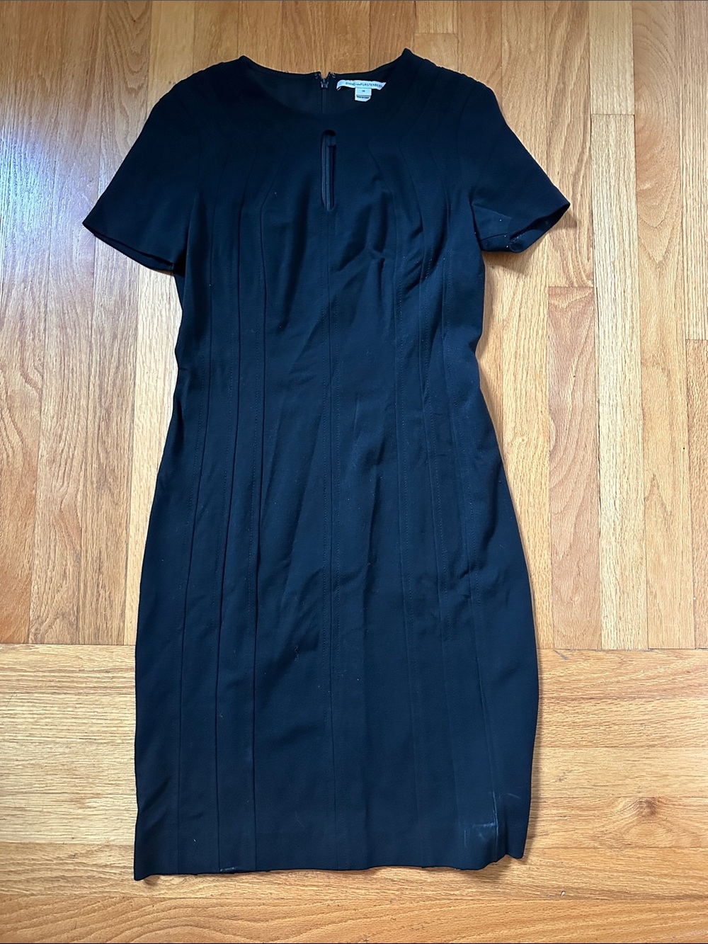 Diane Von Furstenberg Black Short-Sleeve Sheath Dress - Women's. Size 10
